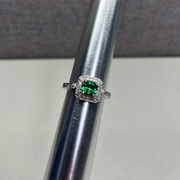 Emerald Ring - Picture 3 of 7